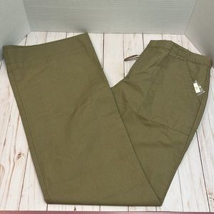 GAP flare leg pants. Cotton and linen blend. Size 4. NWT!